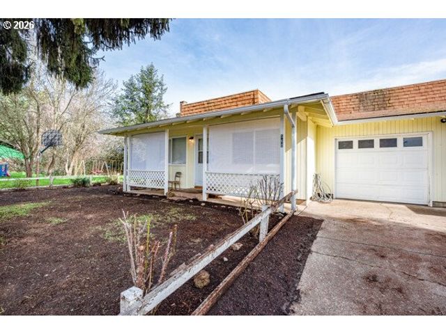 556 CINDERELLA Loop, Eugene, OR 97404
