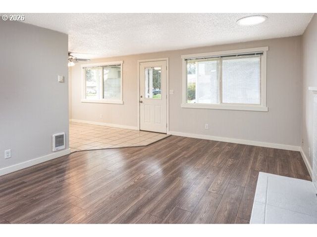 556 CINDERELLA Loop, Eugene, OR 97404