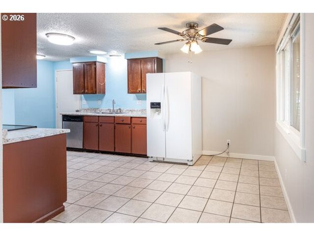 556 CINDERELLA Loop, Eugene, OR 97404