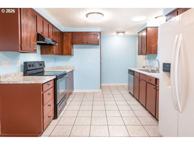 556 CINDERELLA Loop, Eugene, OR 97404