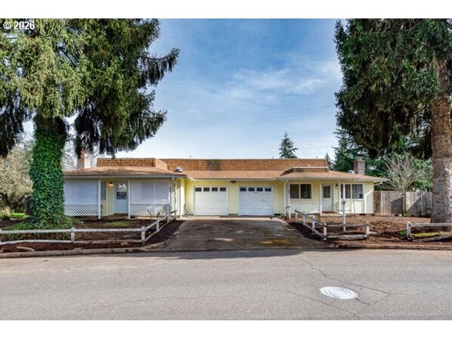 556 CINDERELLA Loop, Eugene, OR 97404