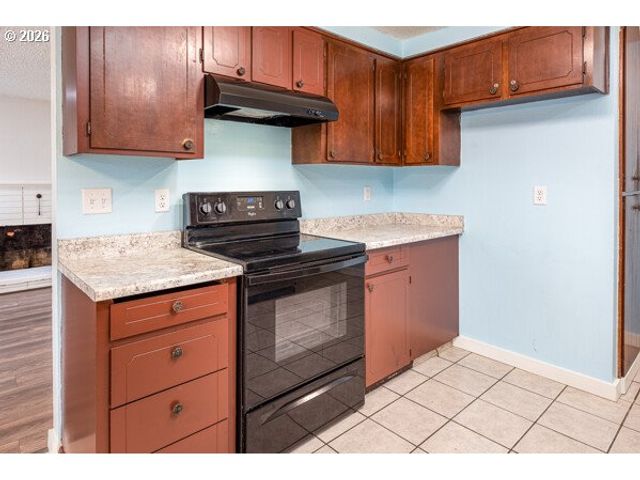 556 CINDERELLA Loop, Eugene, OR 97404