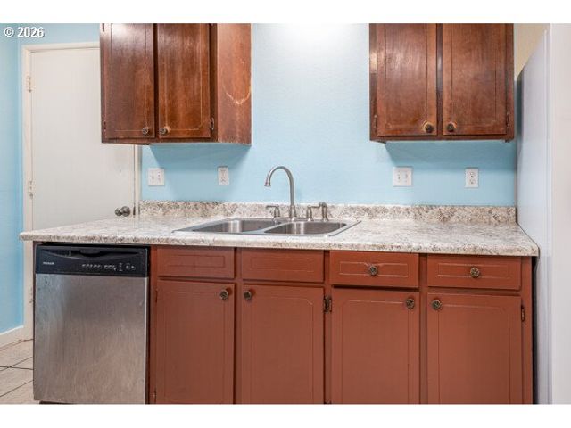 556 CINDERELLA Loop, Eugene, OR 97404