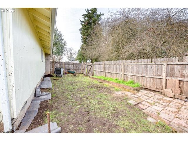 556 CINDERELLA Loop, Eugene, OR 97404