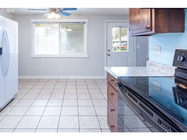 556 CINDERELLA Loop, Eugene, OR 97404