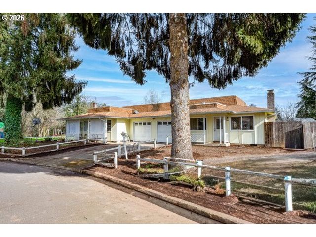 556 CINDERELLA Loop, Eugene, OR 97404