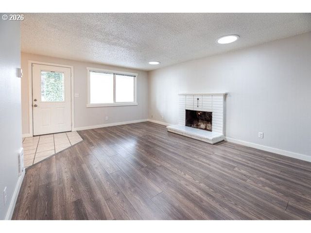 556 CINDERELLA Loop, Eugene, OR 97404