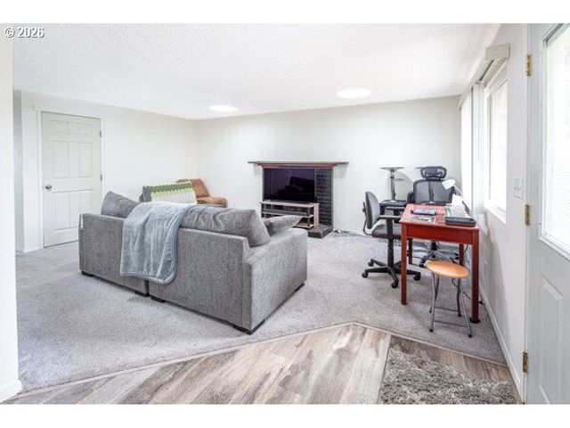 556 CINDERELLA Loop, Eugene, OR 97404