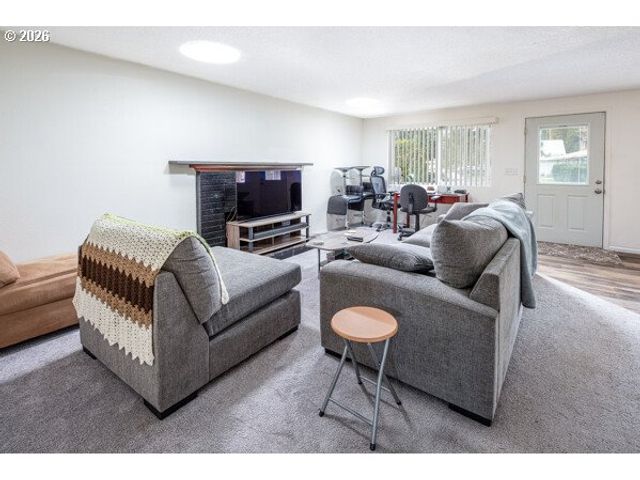 556 CINDERELLA Loop, Eugene, OR 97404