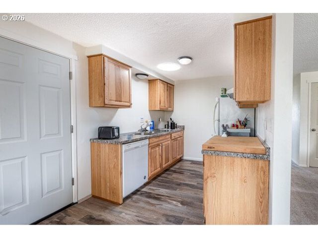 556 CINDERELLA Loop, Eugene, OR 97404