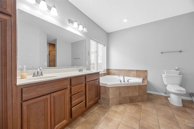 1092 Walnut Ave 117, Riverside, IA 52327