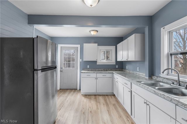 594 Columbia Avenue, Akron, OH 44310