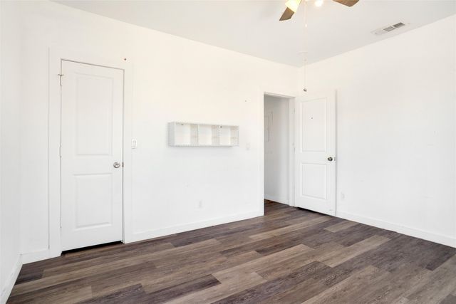 405 W Capps Street, Fort Worth, TX 76110