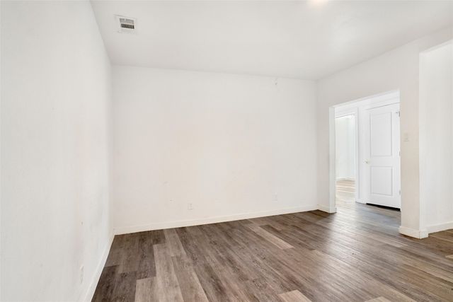 405 W Capps Street, Fort Worth, TX 76110