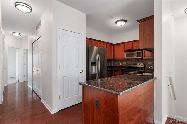 41582 Hamlet Lane 68, Novi, MI 48375