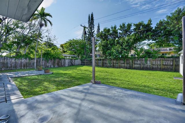 9240 Marine Dr, Cutler Bay, FL 33189
