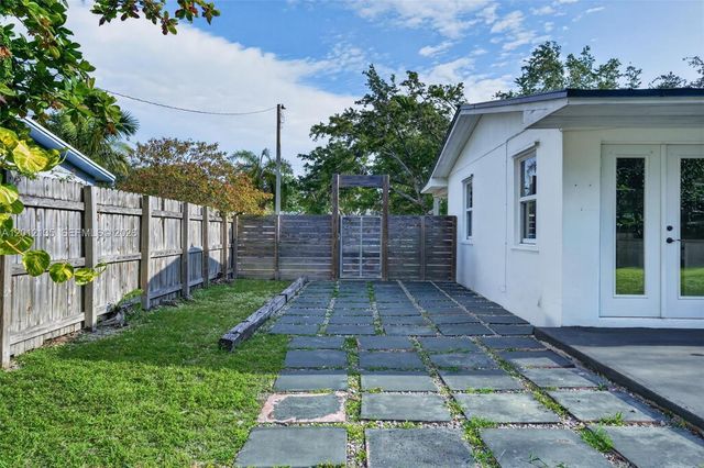 9240 Marine Dr, Cutler Bay, FL 33189