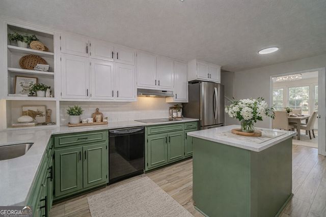 380 Cardigan Circle SW, Lilburn, GA 30047