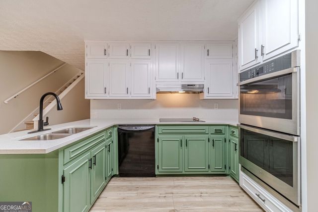 380 Cardigan Circle SW, Lilburn, GA 30047