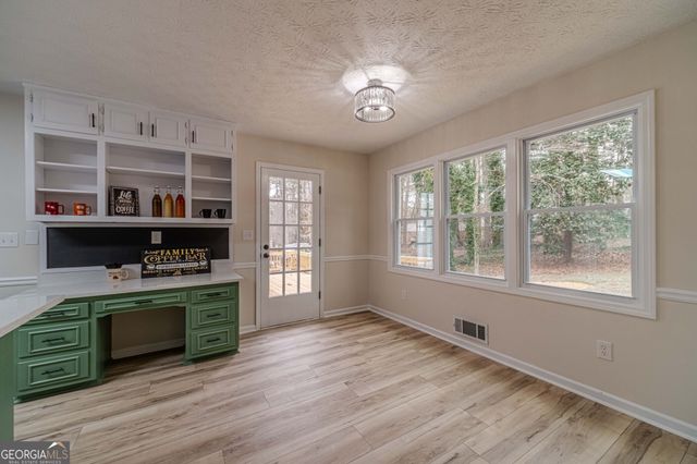 380 Cardigan Circle SW, Lilburn, GA 30047