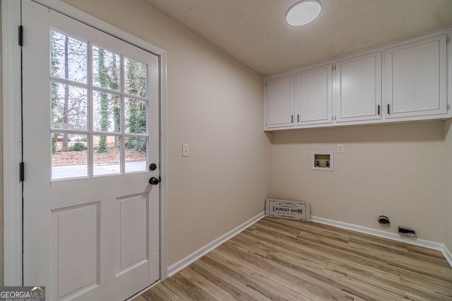 380 Cardigan Circle SW, Lilburn, GA 30047