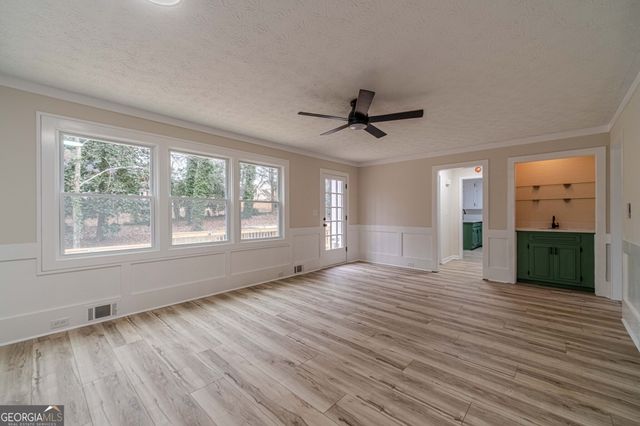 380 Cardigan Circle SW, Lilburn, GA 30047