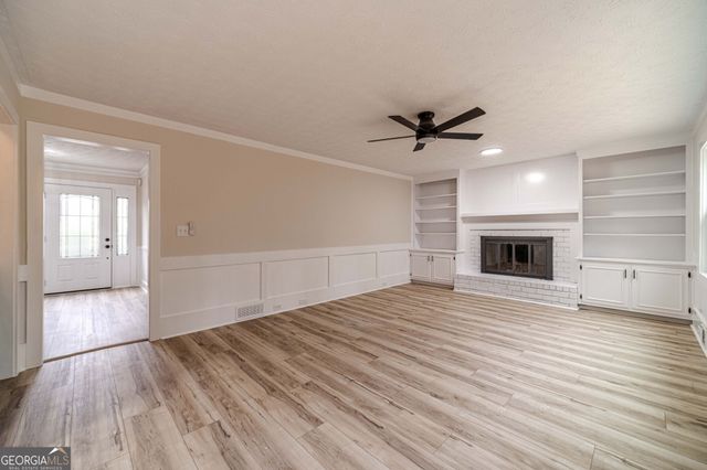 380 Cardigan Circle SW, Lilburn, GA 30047