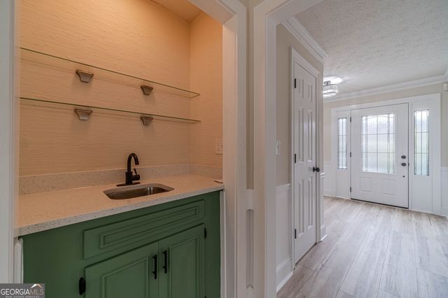 380 Cardigan Circle SW, Lilburn, GA 30047