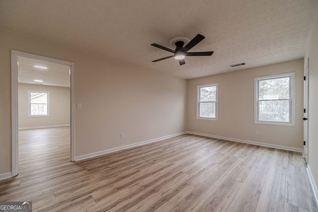 380 Cardigan Circle SW, Lilburn, GA 30047