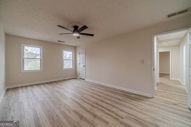 380 Cardigan Circle SW, Lilburn, GA 30047