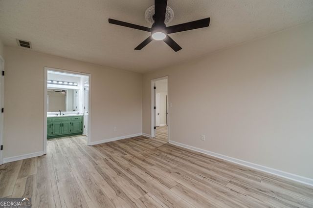 380 Cardigan Circle SW, Lilburn, GA 30047