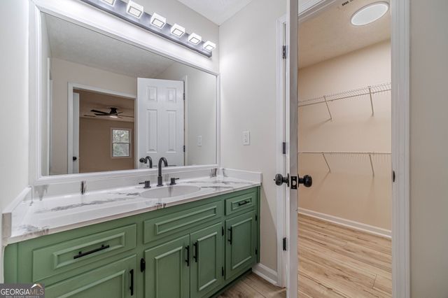 380 Cardigan Circle SW, Lilburn, GA 30047