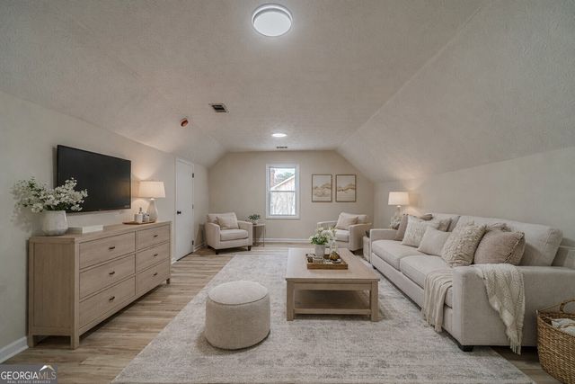 380 Cardigan Circle SW, Lilburn, GA 30047