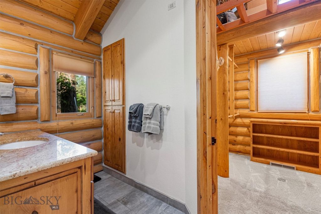 Address unavailable. photo 37