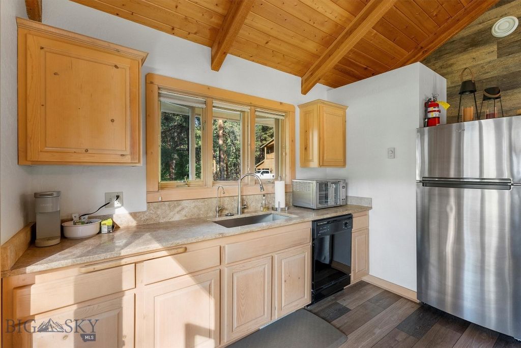 Address unavailable. photo 67