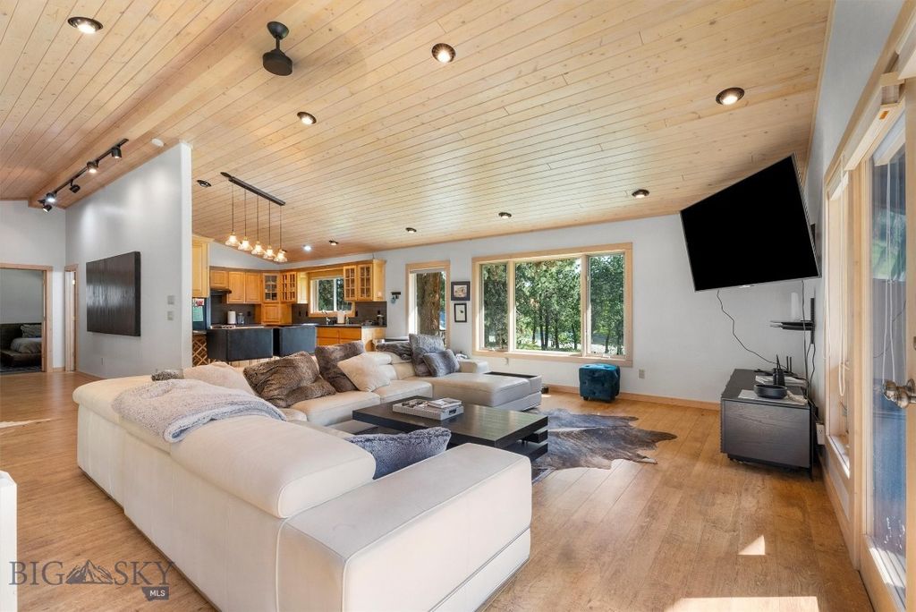 Address unavailable. photo 88