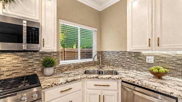 3934 Sterling Oaks Dr, Turlock, CA 95382