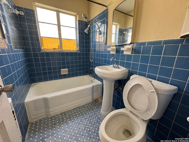 944 W Huisache Ave Apt 2, San Antonio, TX 78201