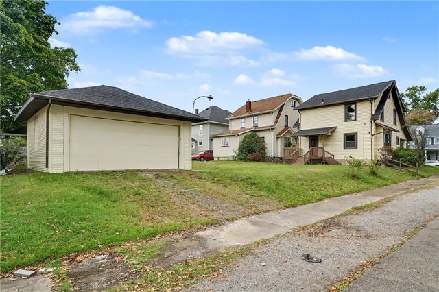 142 E Garfield Ave, New Castle, PA 16105