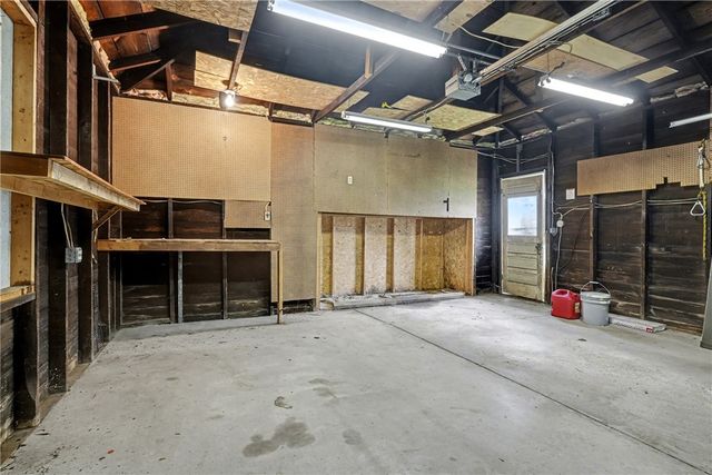 142 E Garfield Ave, New Castle, PA 16105