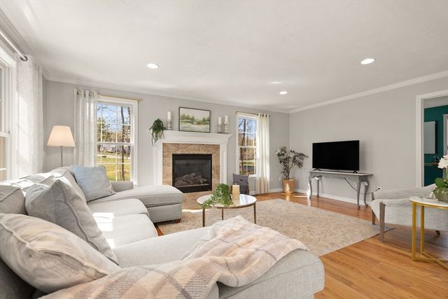 16 Pine St, Easton, MA 02375