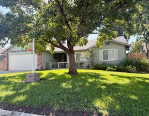 3229 W Loyola Avenue, Visalia, CA 93277