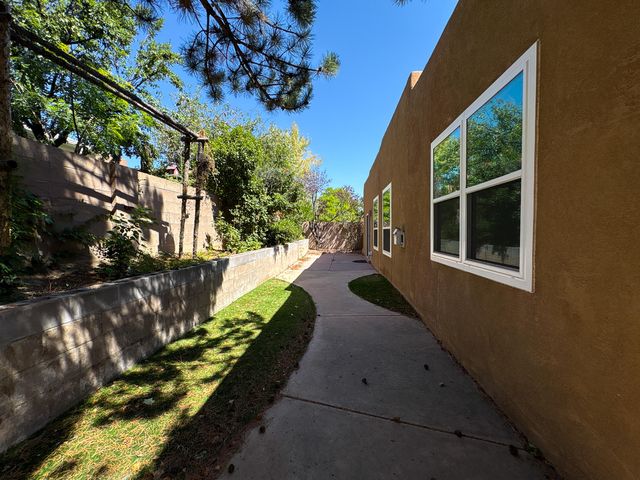 10215 Marin Drive NW, Albuquerque, NM 87114
