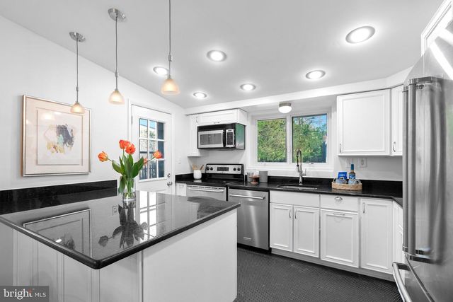 2954 VIEWPOINT RD, Alexandria, VA 22314