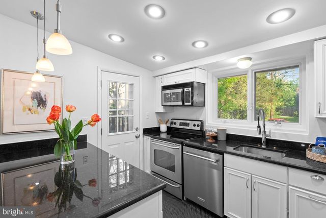 2954 VIEWPOINT RD, Alexandria, VA 22314