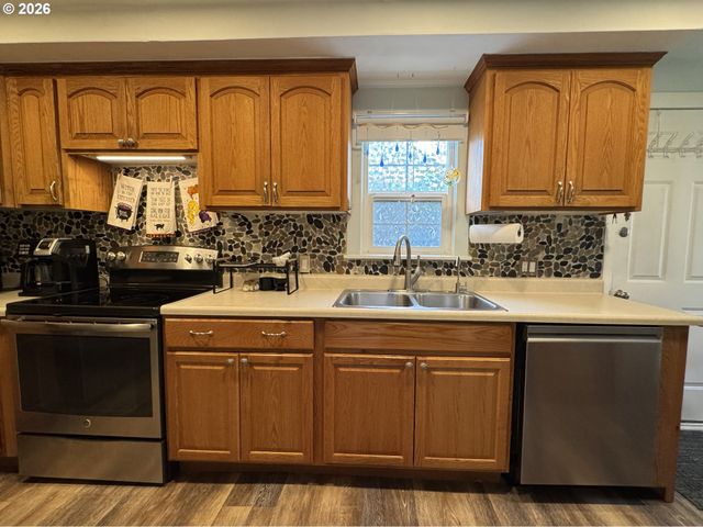 1119 A St, Springfield, OR 97477