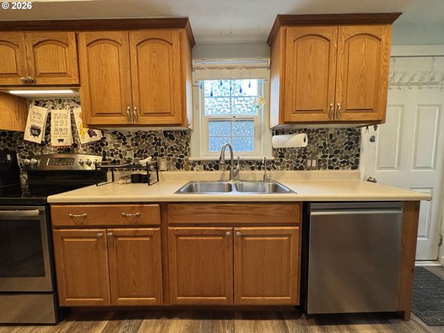 1119 A St, Springfield, OR 97477
