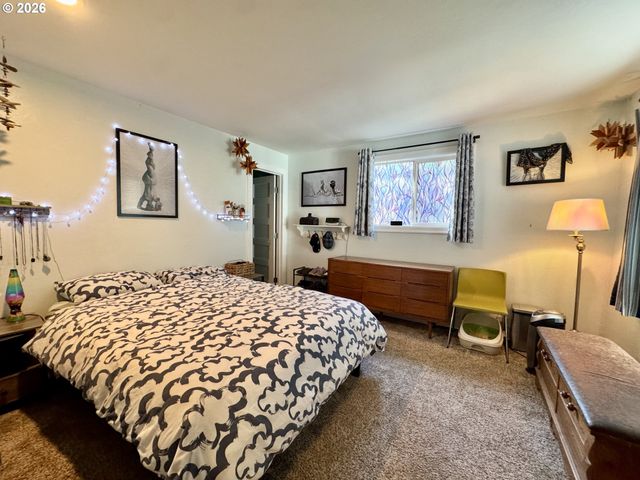 1119 A St, Springfield, OR 97477