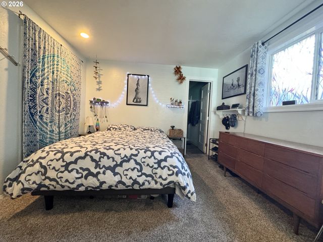 1119 A St, Springfield, OR 97477