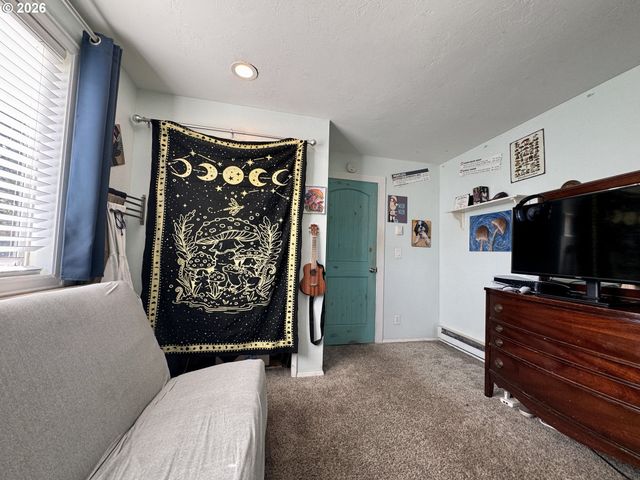1119 A St, Springfield, OR 97477